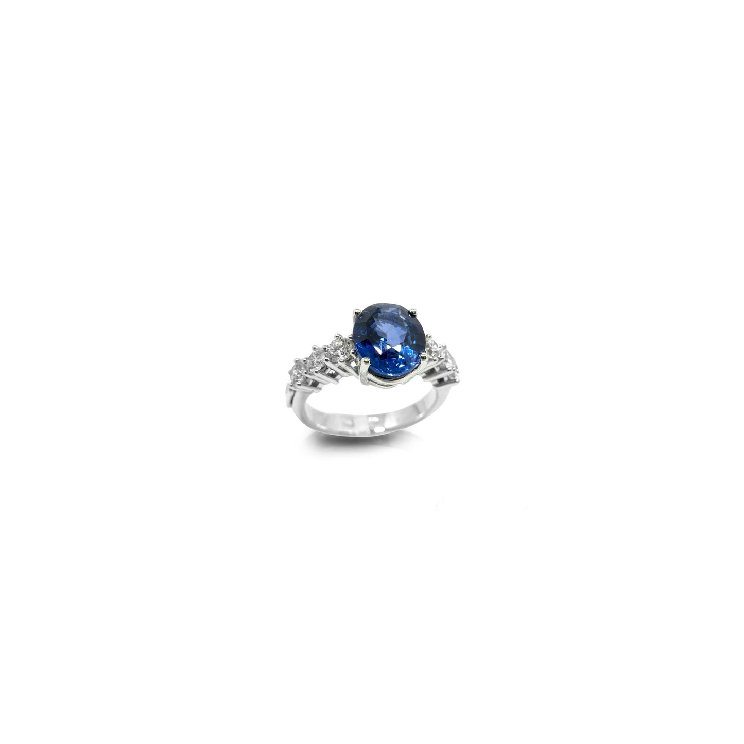 Anello in oro bianco con pietra centrale Zaffiro e brillanti